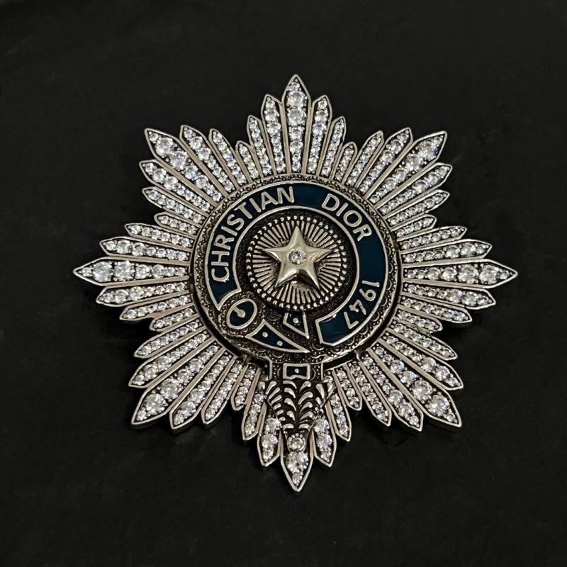 chr1st1an D10r brooches